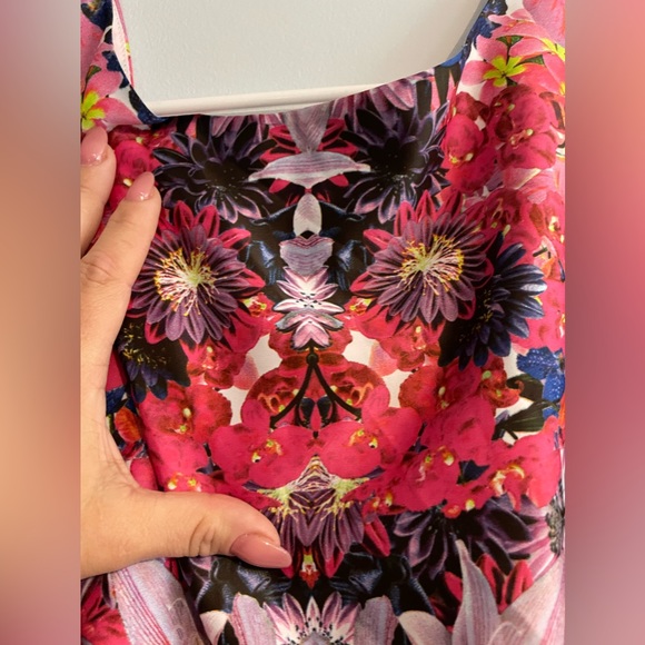 Liz clabour very light weight dress with pockets, back zipper works great. - Picture 4 of 7